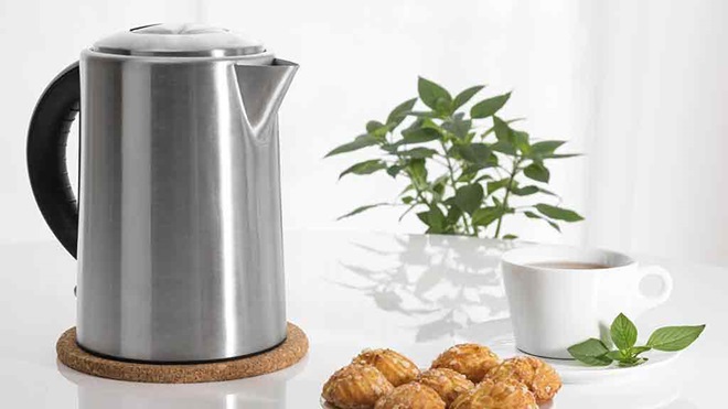 stainless steel electric kettle with teacup